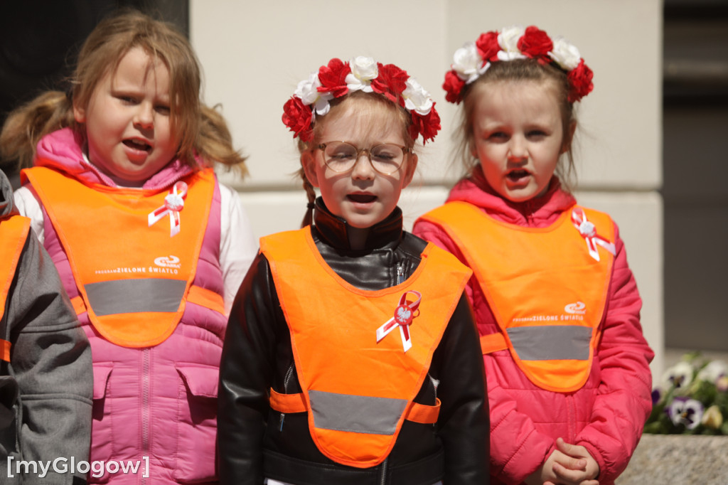 Piękny patriotyzm! Przedszkolaki z flagami