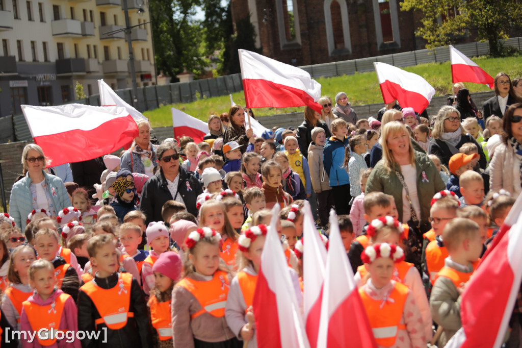 Piękny patriotyzm! Przedszkolaki z flagami