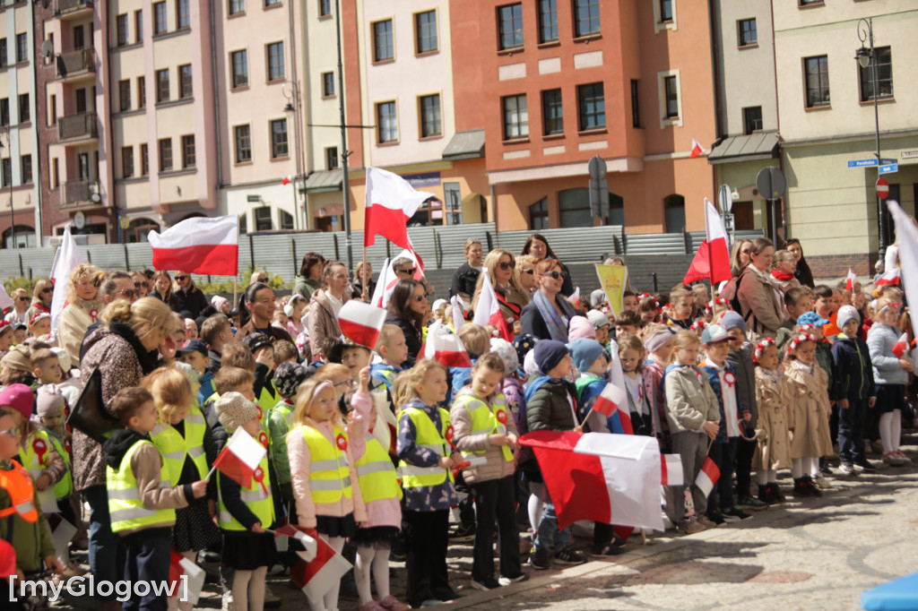 Piękny patriotyzm! Przedszkolaki z flagami