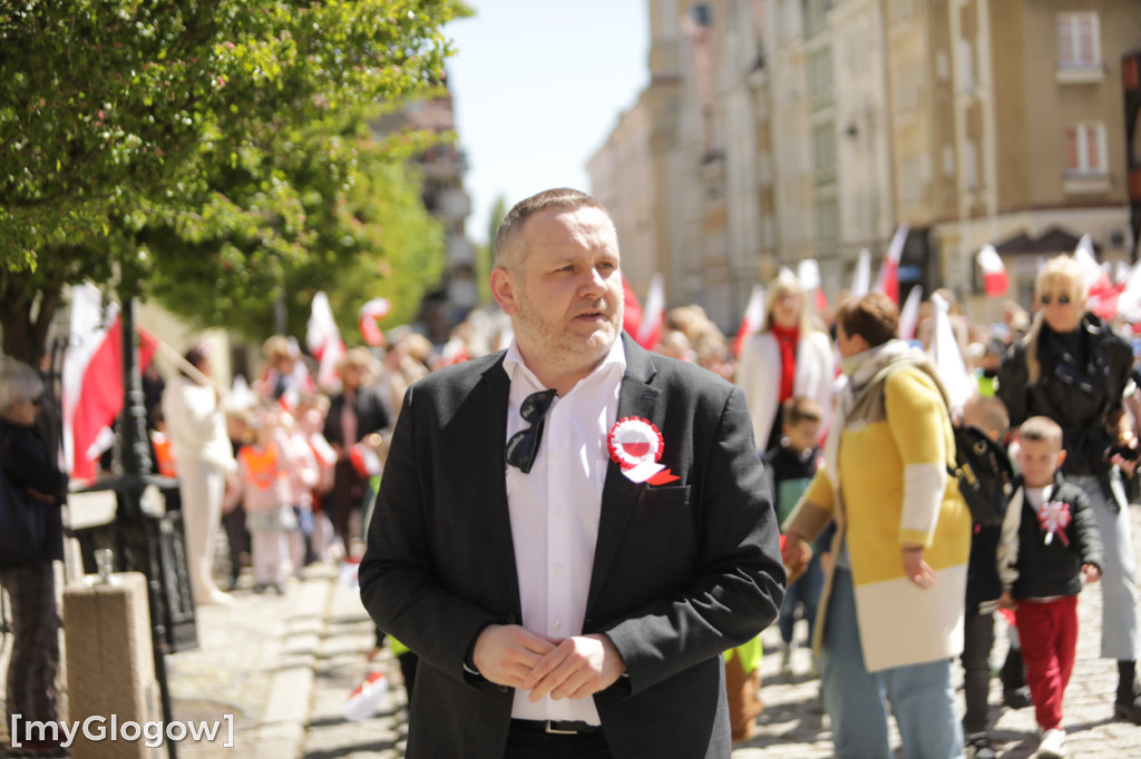 Piękny patriotyzm! Przedszkolaki z flagami