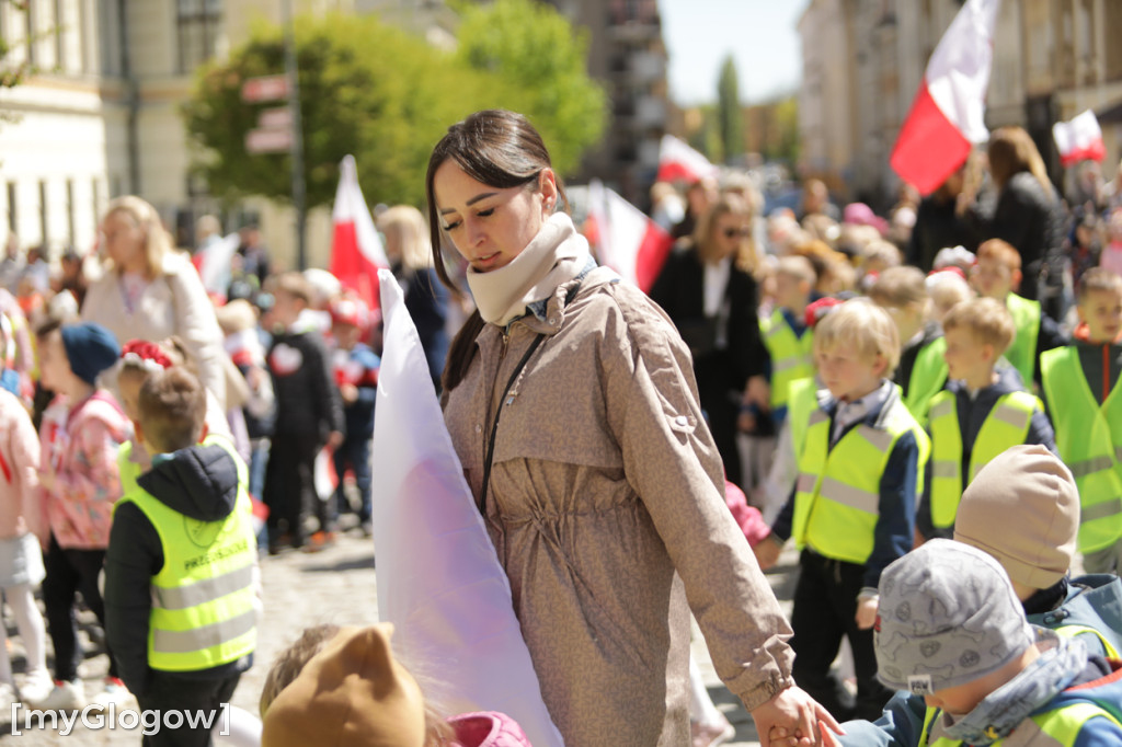 Piękny patriotyzm! Przedszkolaki z flagami