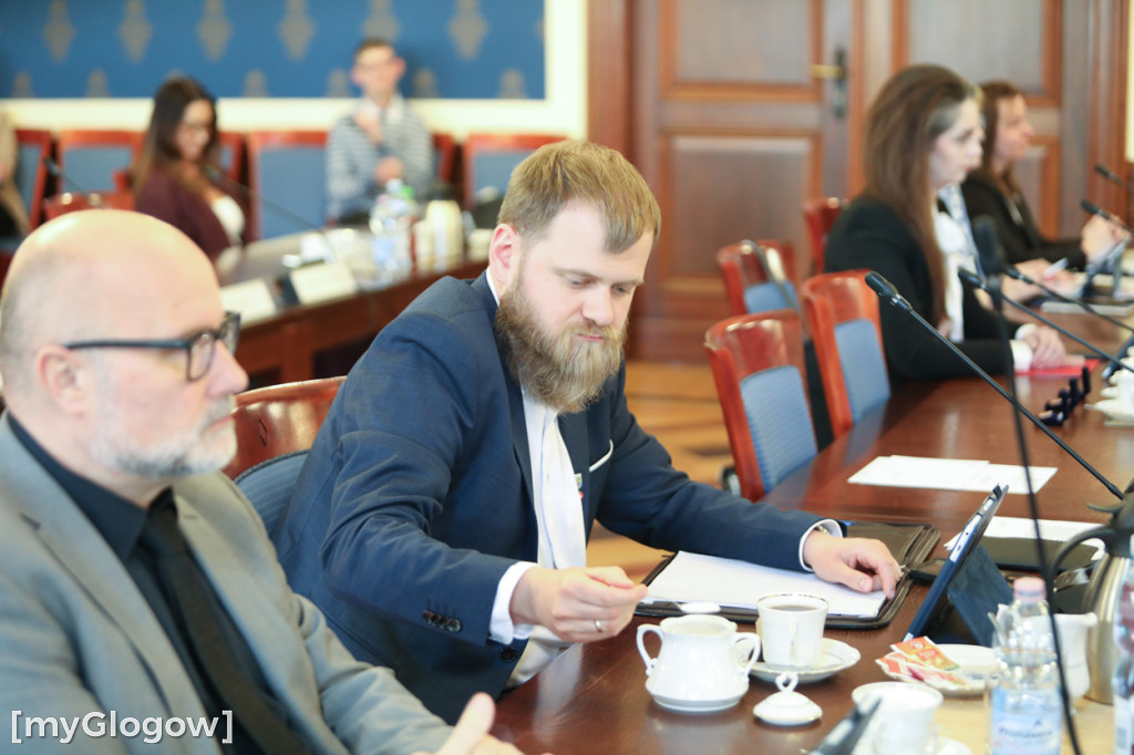 Radni miejscy się spotkali na sesji