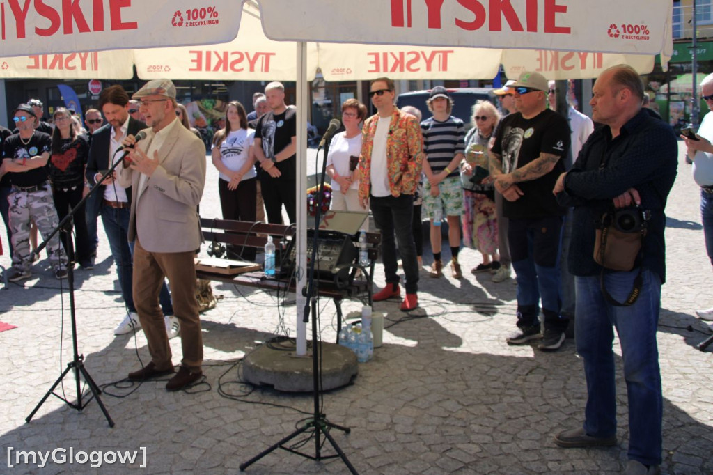 Nowa dłoń na Nowym Rynku