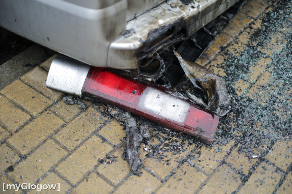 Pożar auta na parkingu w Głogowie