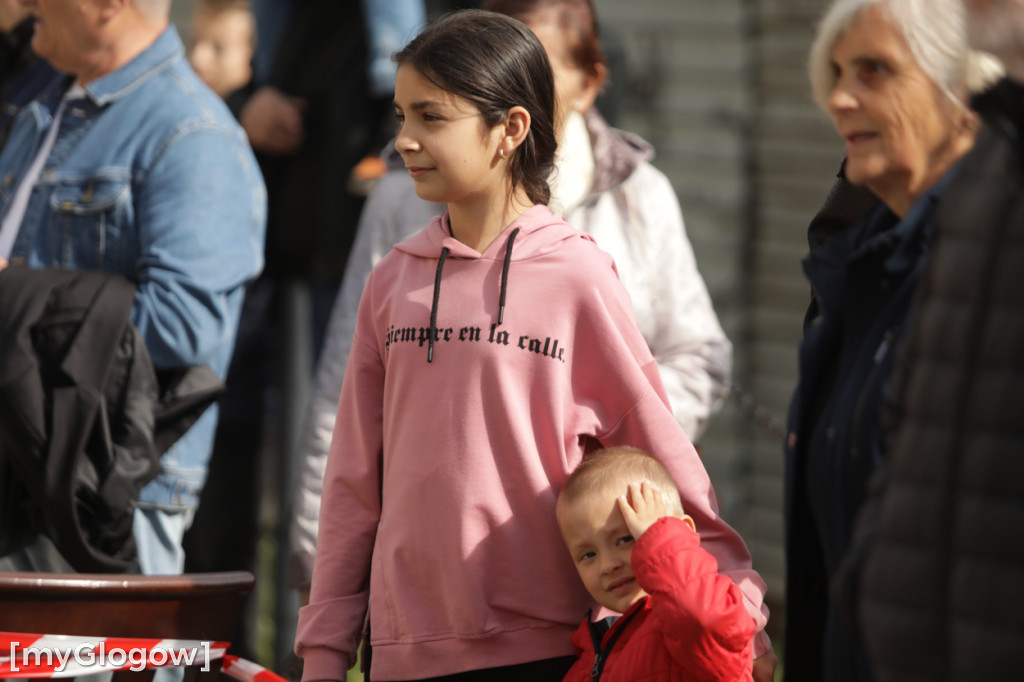 Młodzież zatańczyła Poloneza na rynku w Głogowie