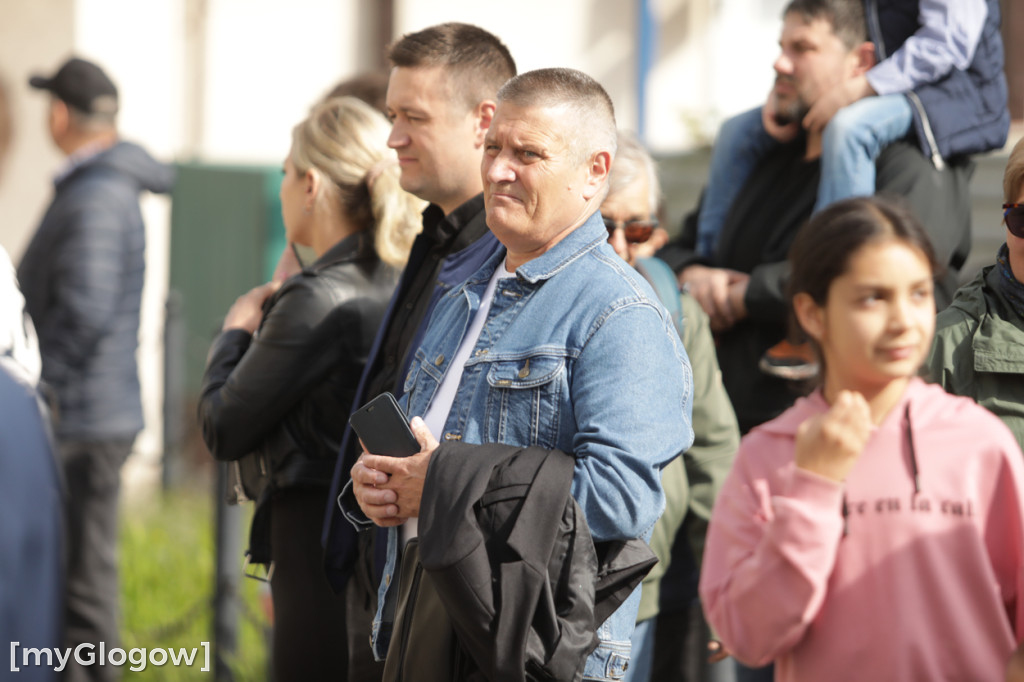 Młodzież zatańczyła Poloneza na rynku w Głogowie