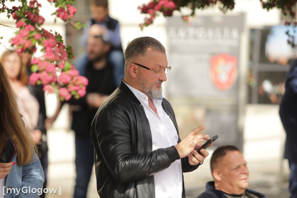 Młodzież zatańczyła Poloneza na rynku w Głogowie