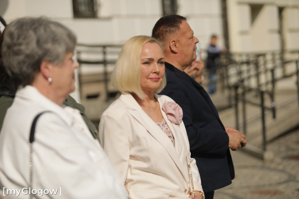 Młodzież zatańczyła Poloneza na rynku w Głogowie