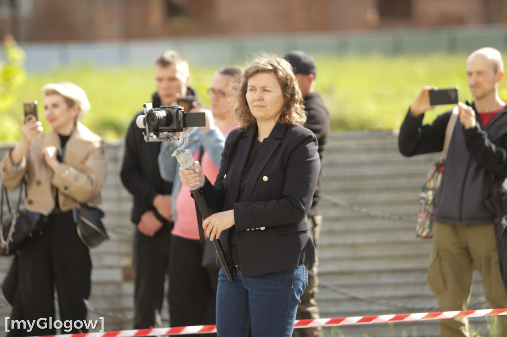 Młodzież zatańczyła Poloneza na rynku w Głogowie