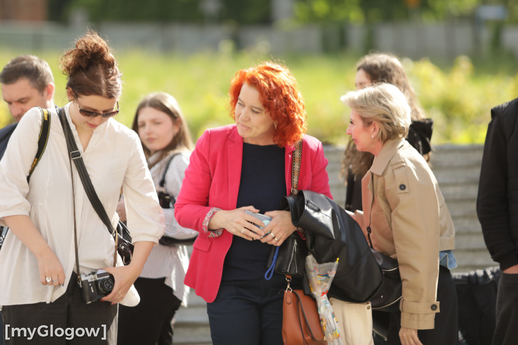 Młodzież zatańczyła Poloneza na rynku w Głogowie