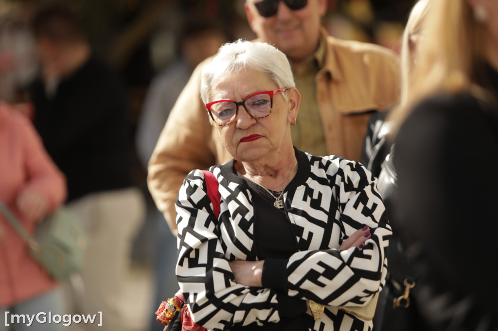 Młodzież zatańczyła Poloneza na rynku w Głogowie