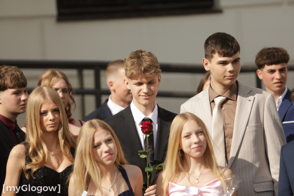 Młodzież zatańczyła Poloneza na rynku w Głogowie