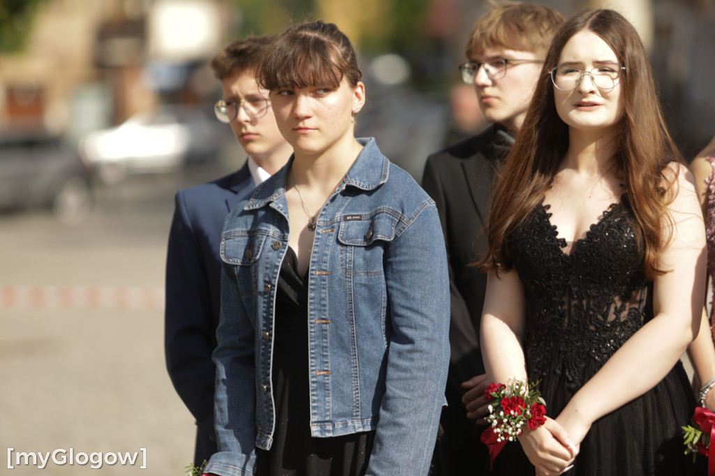 Młodzież zatańczyła Poloneza na rynku w Głogowie