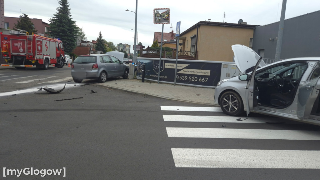Kolizja na skrzyżowaniu. Są poszkodowani