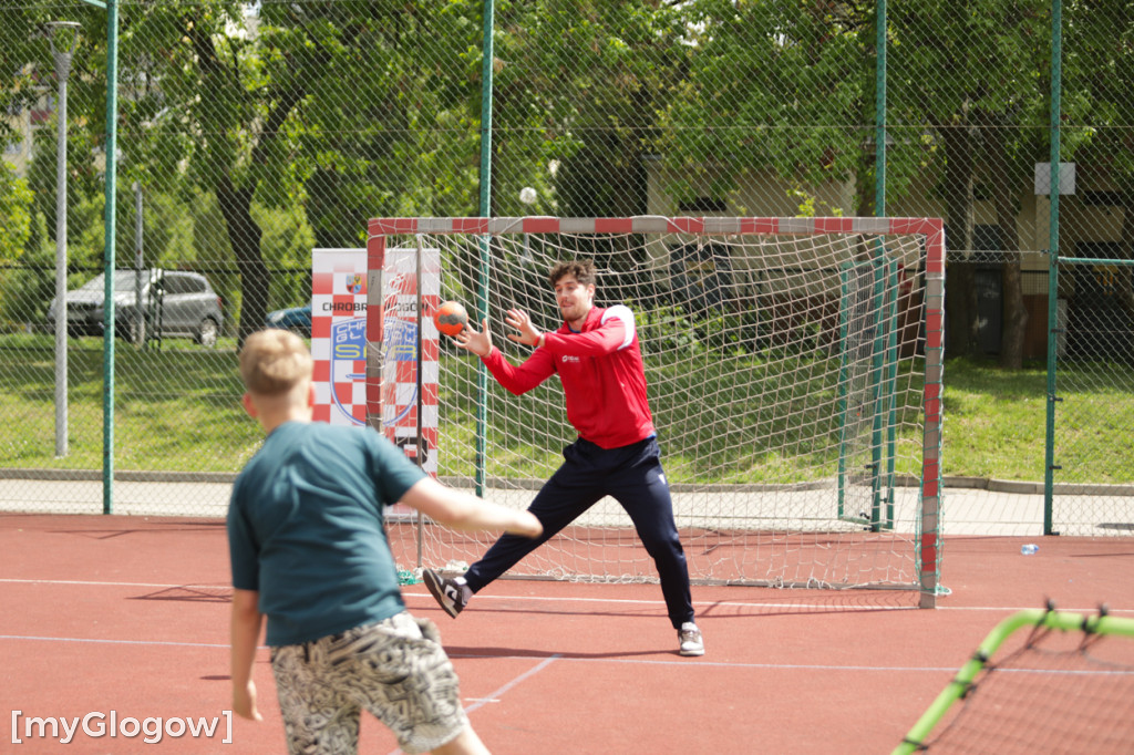 Zajęcia z piłki ręcznej w SP 11 w Głogowie