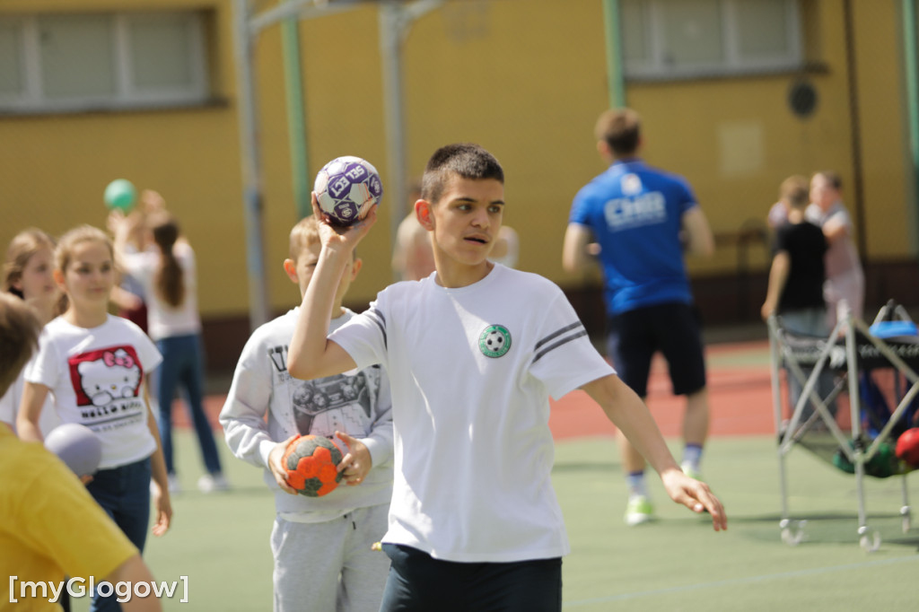 Zajęcia z piłki ręcznej w SP 11 w Głogowie