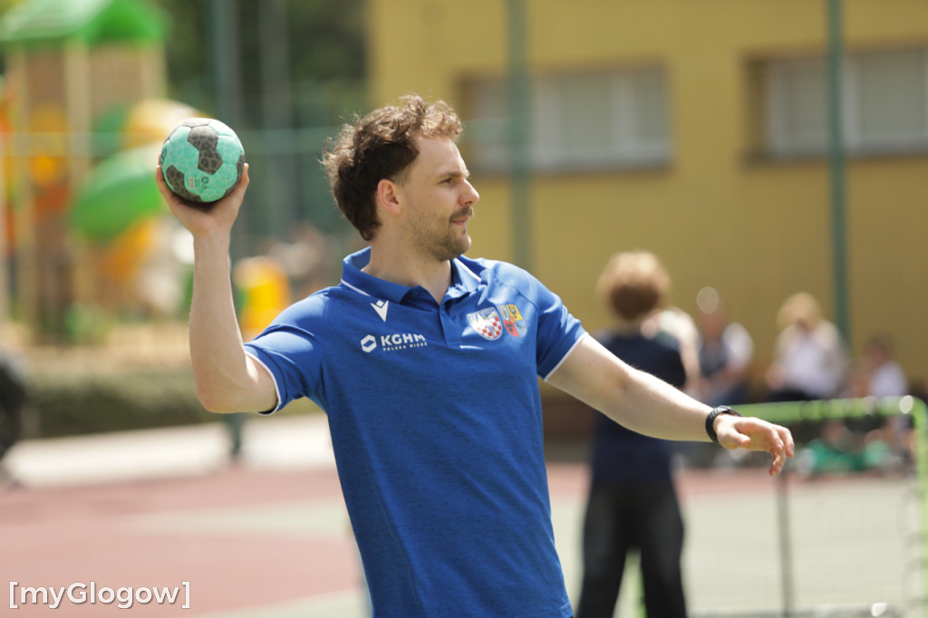 Zajęcia z piłki ręcznej w SP 11 w Głogowie