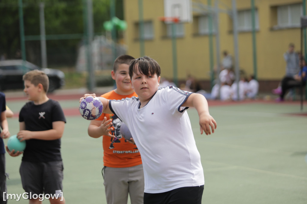Zajęcia z piłki ręcznej w SP 11 w Głogowie