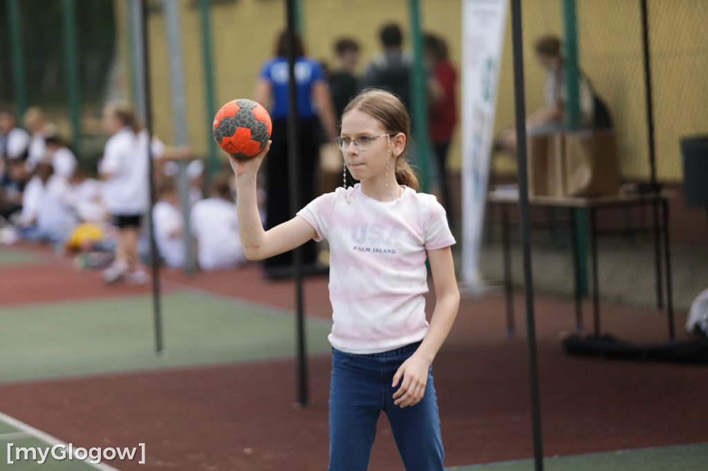 Zajęcia z piłki ręcznej w SP 11 w Głogowie