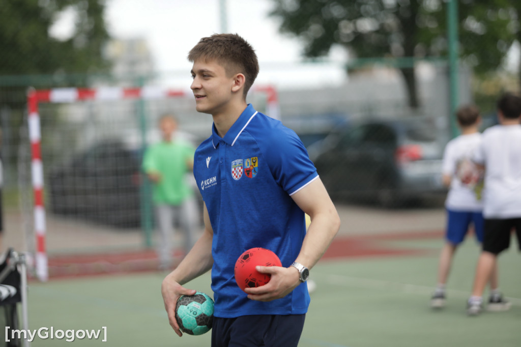 Zajęcia z piłki ręcznej w SP 11 w Głogowie