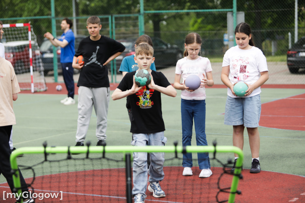Zajęcia z piłki ręcznej w SP 11 w Głogowie
