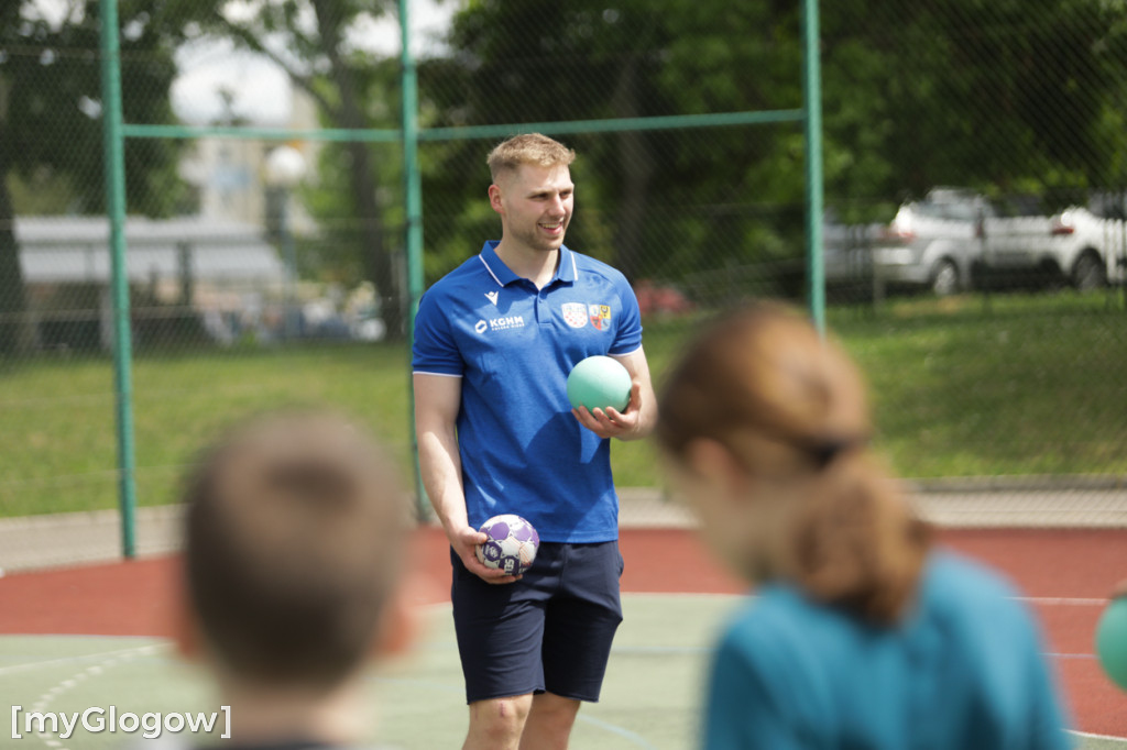 Zajęcia z piłki ręcznej w SP 11 w Głogowie