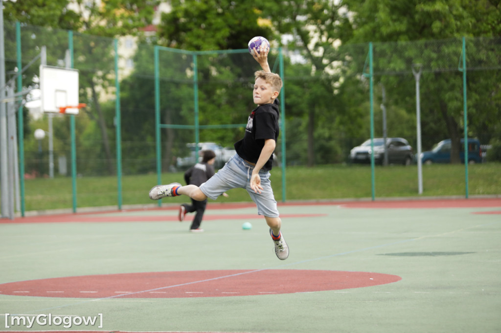 Zajęcia z piłki ręcznej w SP 11 w Głogowie