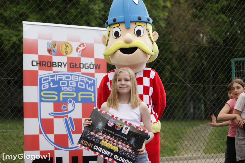 Zajęcia z piłki ręcznej w SP 11 w Głogowie