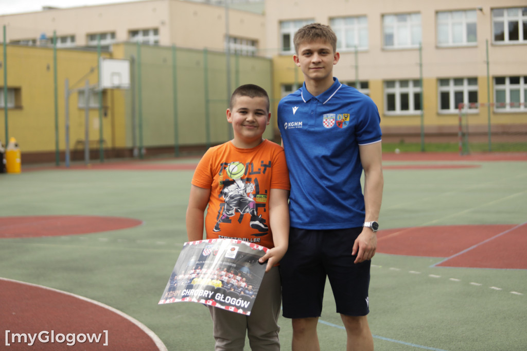 Zajęcia z piłki ręcznej w SP 11 w Głogowie