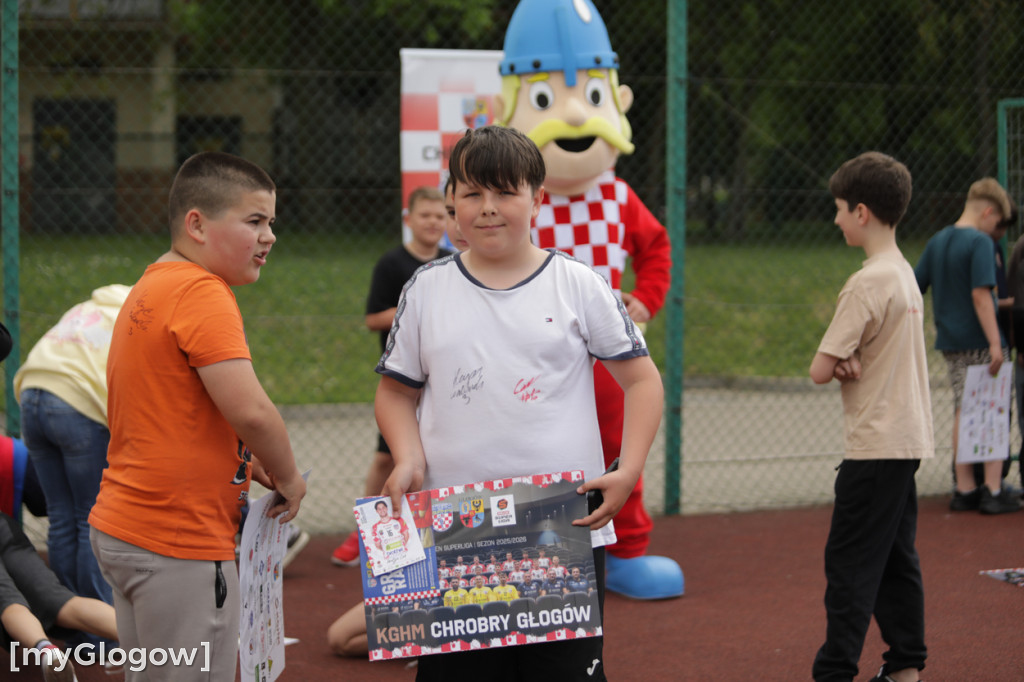 Zajęcia z piłki ręcznej w SP 11 w Głogowie