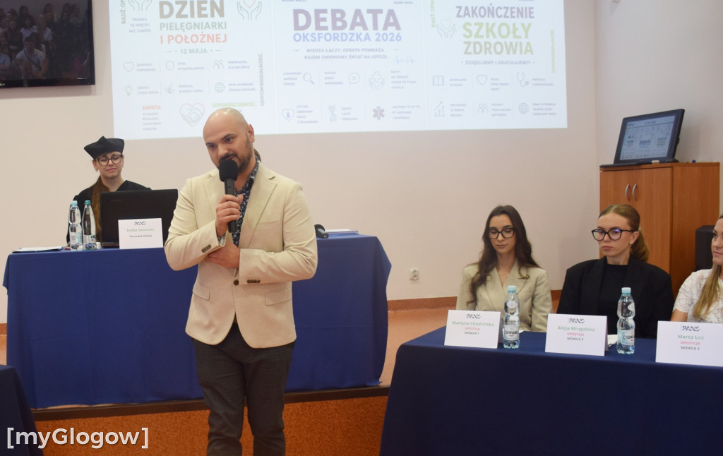 Empatia czy wiedza? Debata w PANS w Głogowie