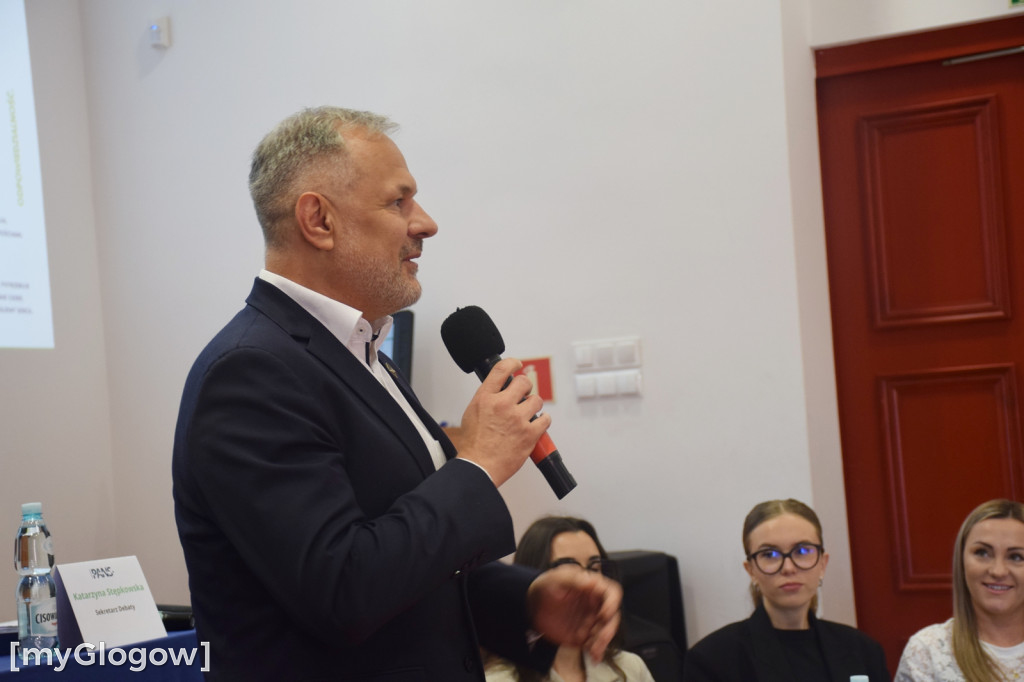 Empatia czy wiedza? Debata w PANS w Głogowie