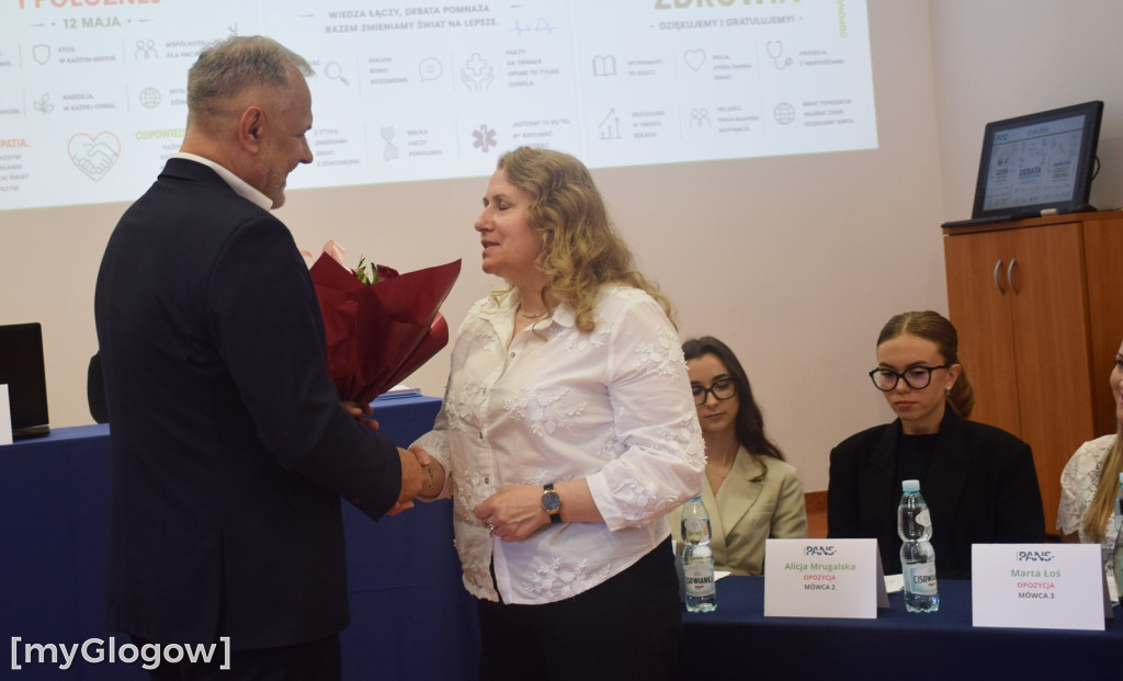 Empatia czy wiedza? Debata w PANS w Głogowie