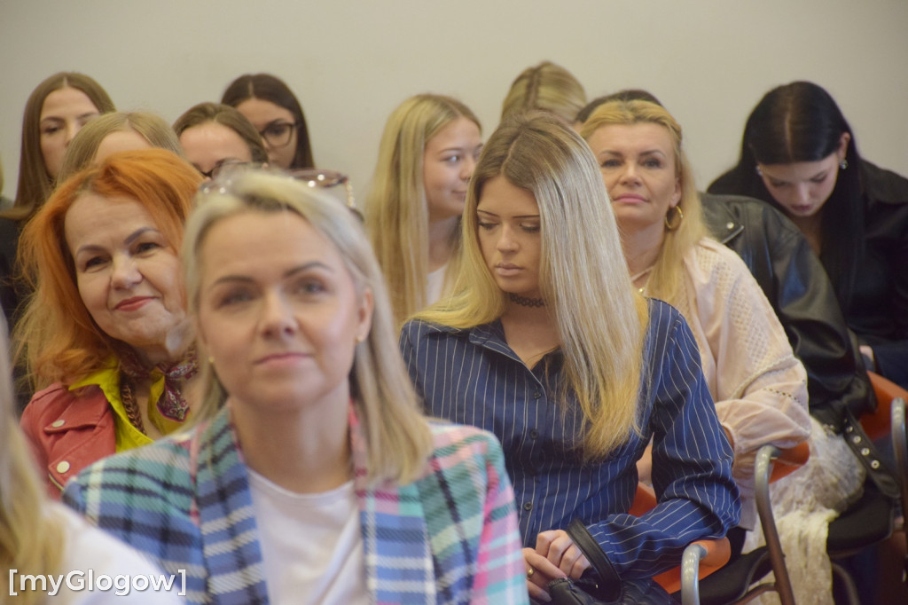 Empatia czy wiedza? Debata w PANS w Głogowie