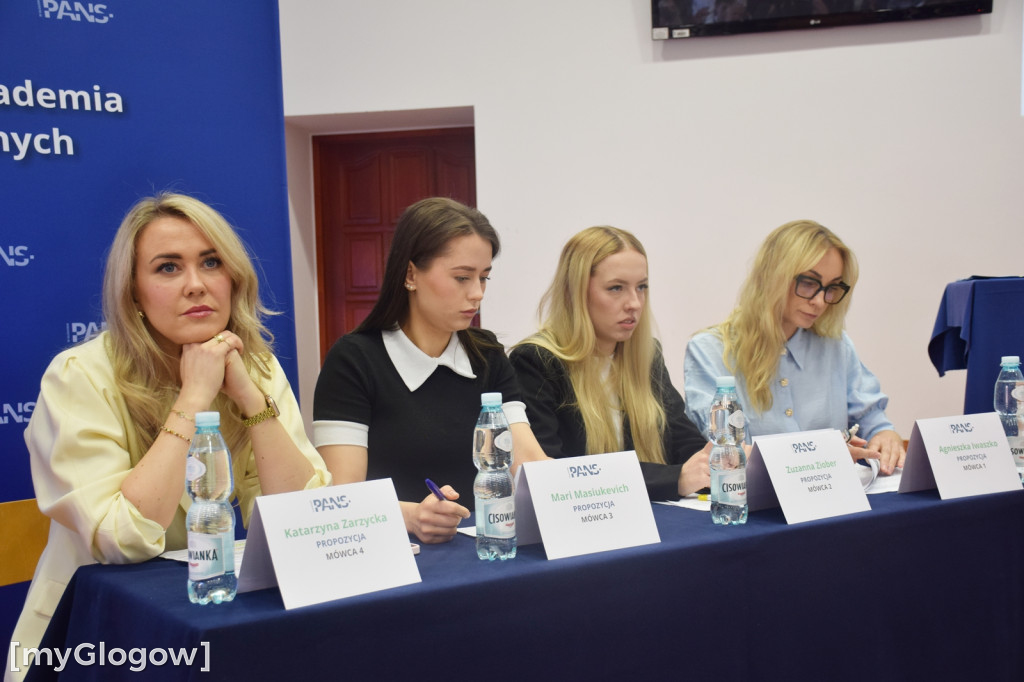 Empatia czy wiedza? Debata w PANS w Głogowie