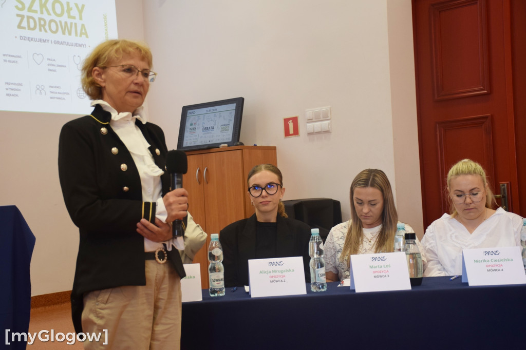 Empatia czy wiedza? Debata w PANS w Głogowie