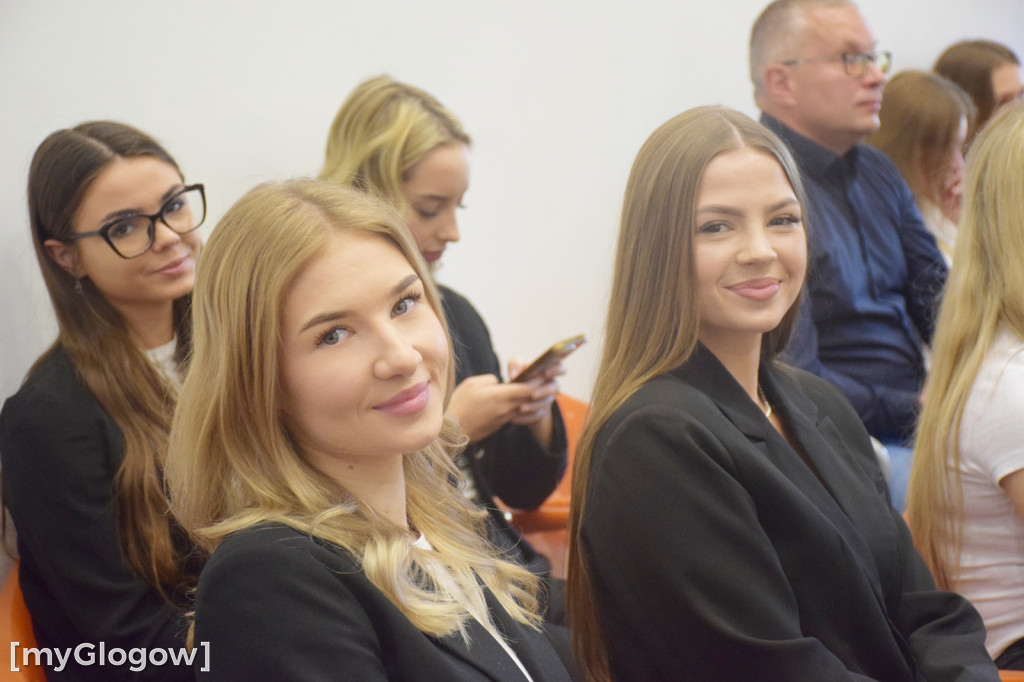 Empatia czy wiedza? Debata w PANS w Głogowie