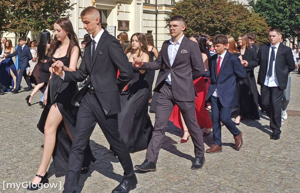 Polonez SP 2 na głogowskim rynku