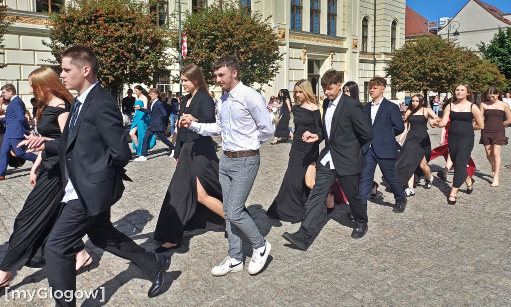 Polonez SP 2 na głogowskim rynku