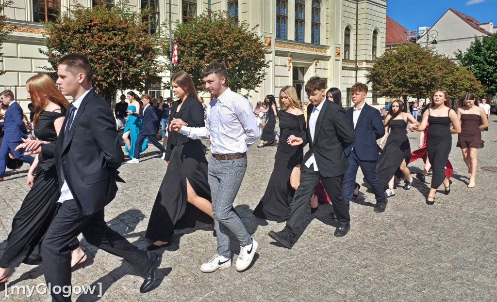 Polonez SP 2 na głogowskim rynku