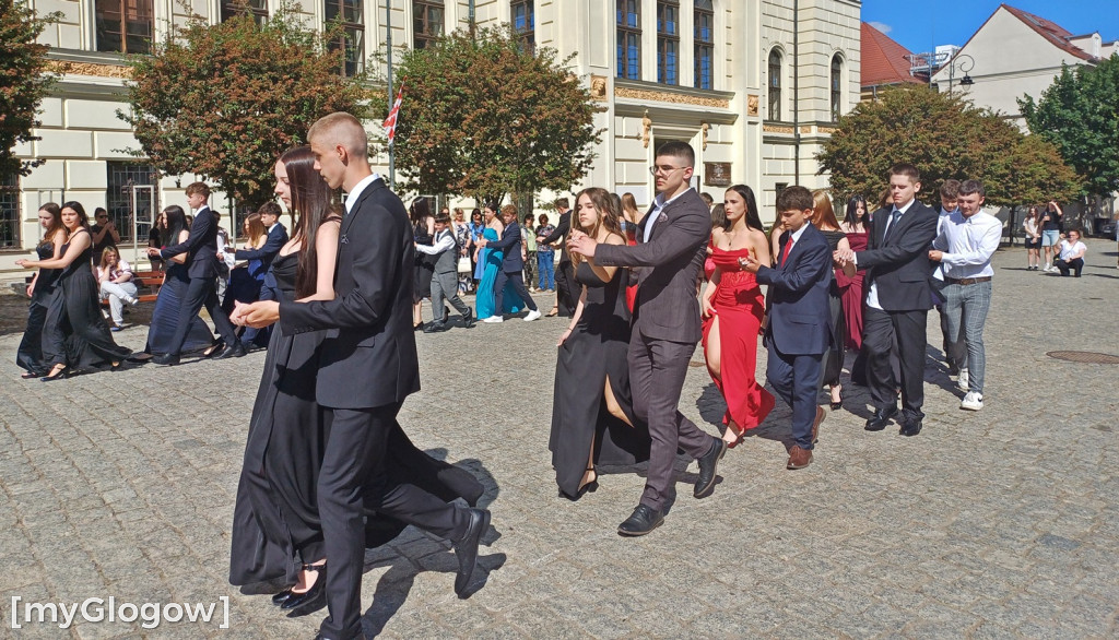 Polonez SP 2 na głogowskim rynku