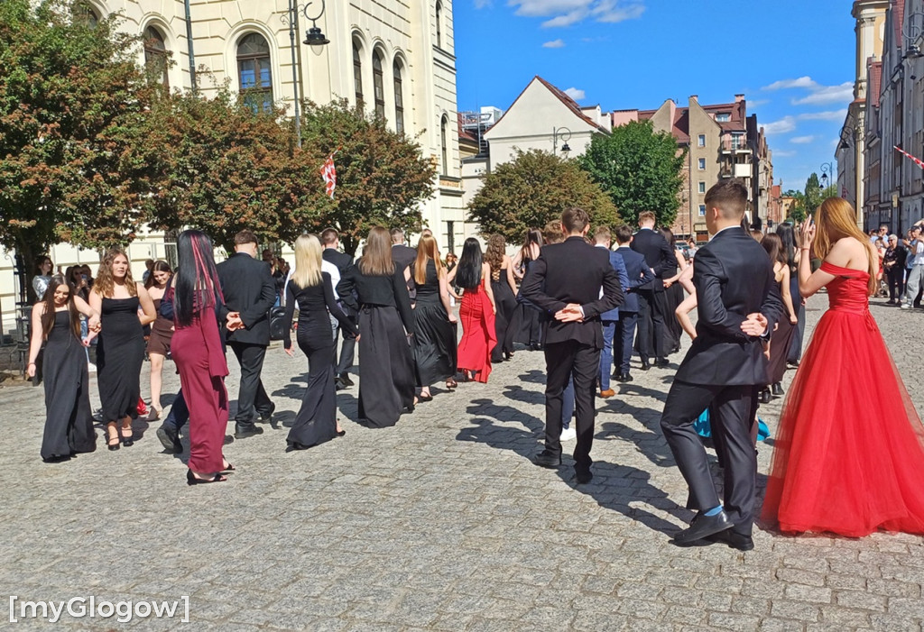 Polonez SP 2 na głogowskim rynku