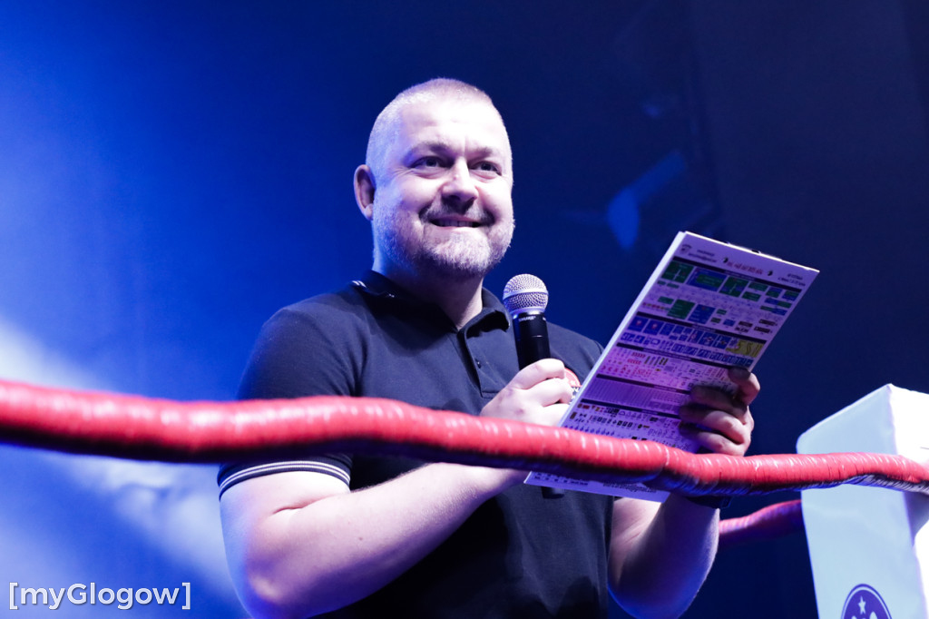 Bokserski ring na scenie w Głogowie