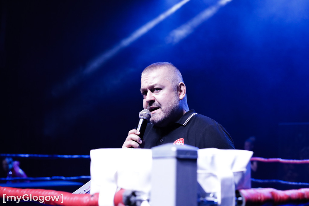 Bokserski ring na scenie w Głogowie