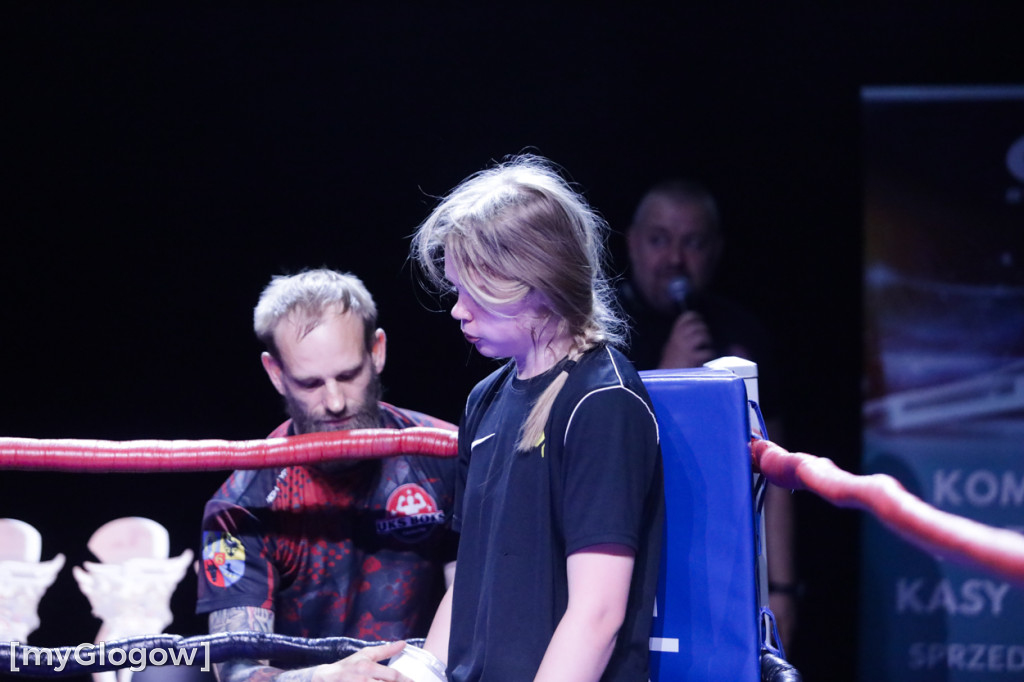 Bokserski ring na scenie w Głogowie