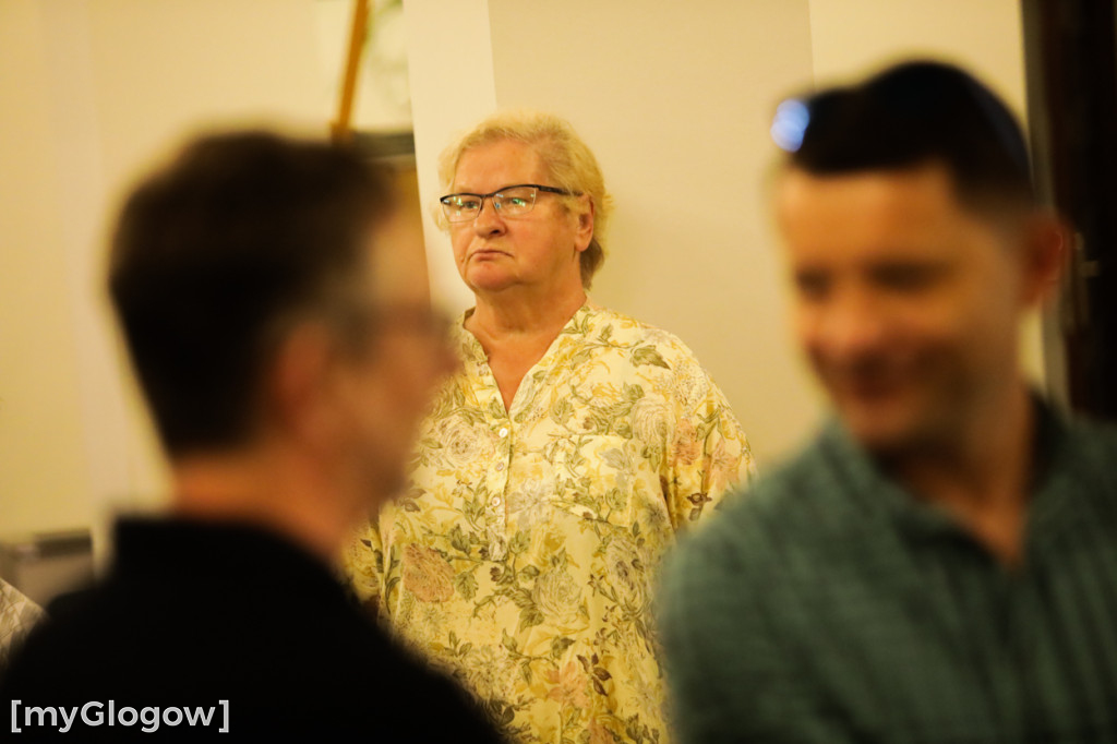 Grupa Etna z występem na scenie teatru