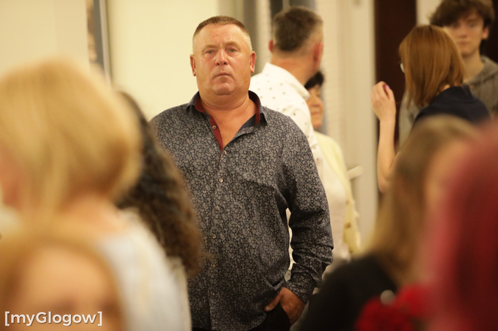 Grupa Etna z występem na scenie teatru