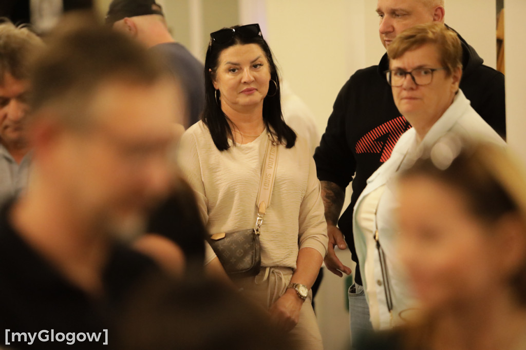 Grupa Etna z występem na scenie teatru
