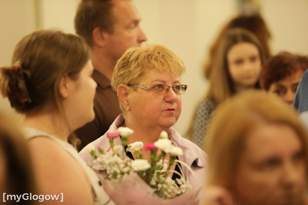 Grupa Etna z występem na scenie teatru