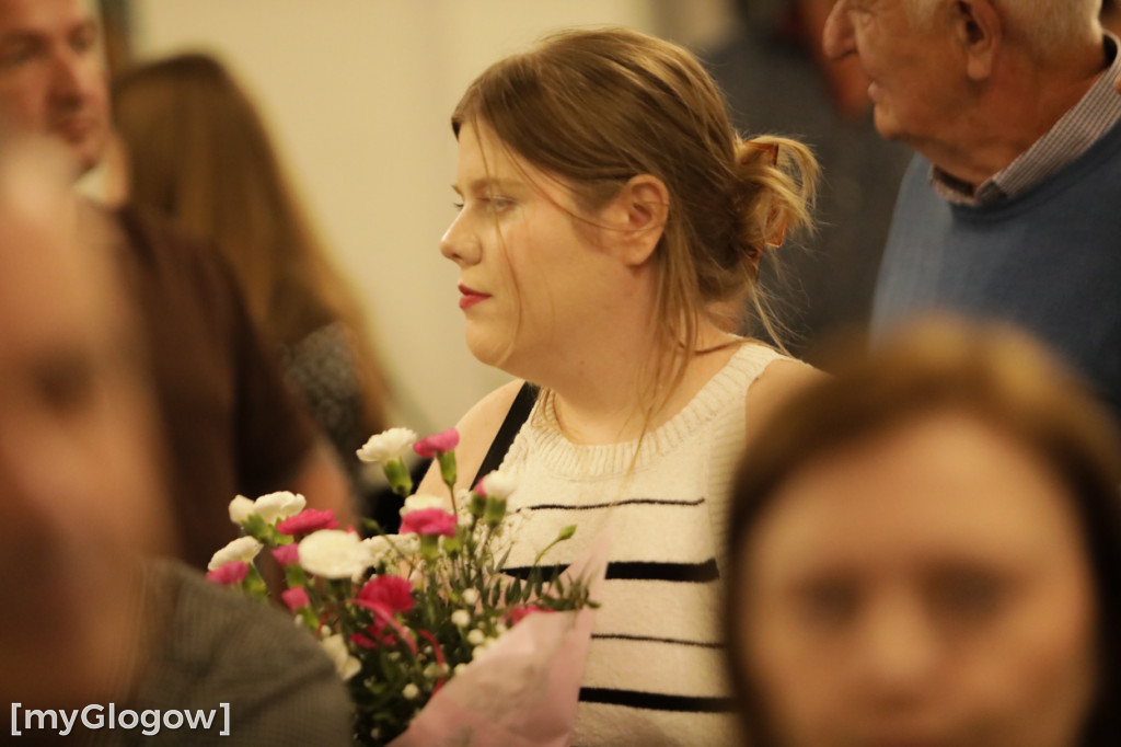 Grupa Etna z występem na scenie teatru